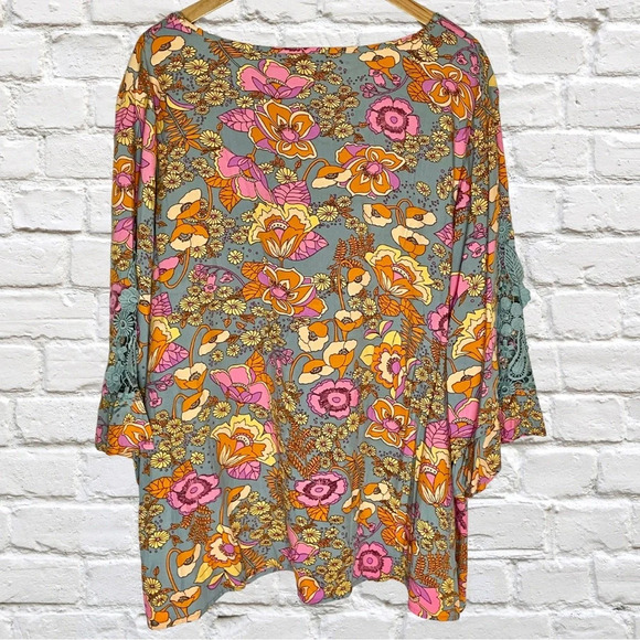 BloomChic Retro Floral Print Blouse - Picture 2 of 4